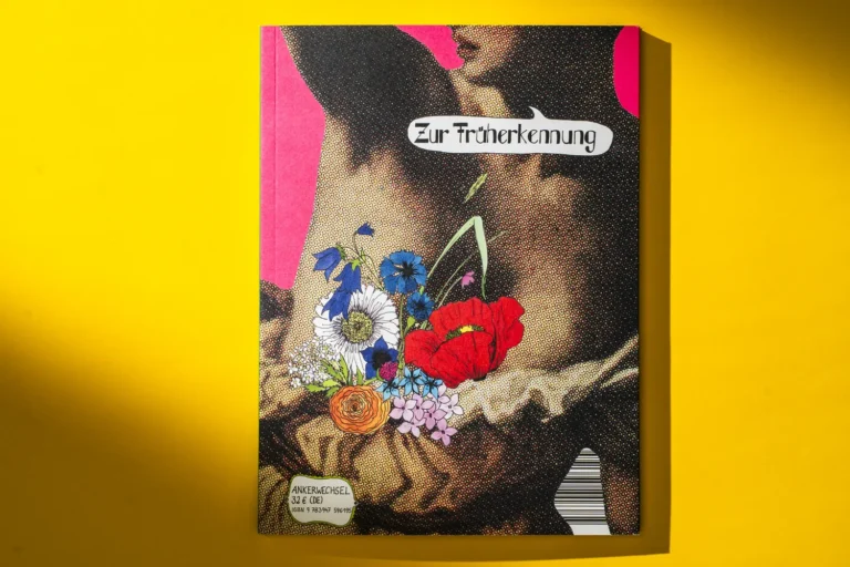 Die Rückseite des Buches auf gelbem Grund mit der Sprechblase „Zur Früherkennung“ und einem gezeichneten Blumenstrauß.