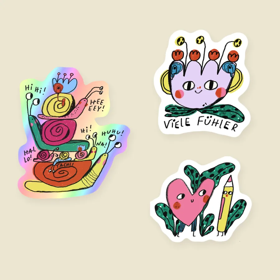 Die drei Sticker zum Buch Omas Ohren können nicht hören nebeneinander